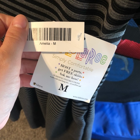 New with tags LuLaRoe Amelia Dress Size Medium - Picture 2 of 3